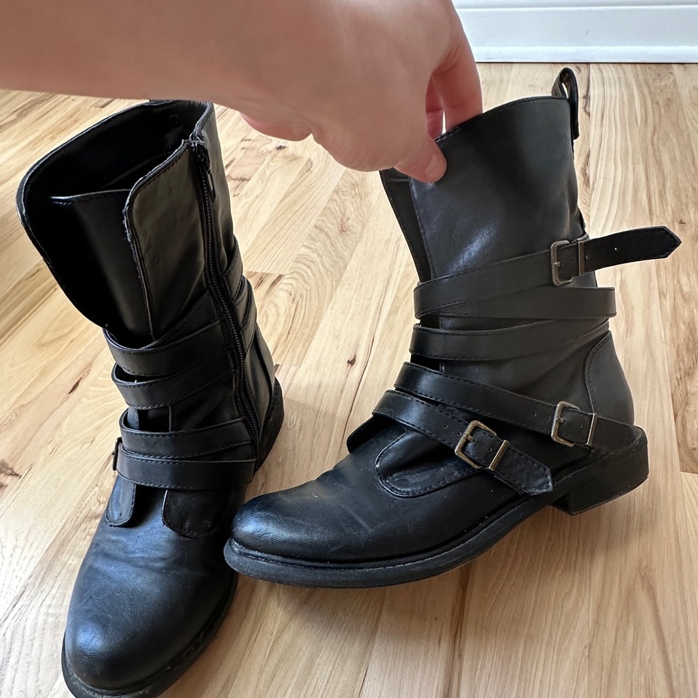 Stylish Black Buckle Ankle Boots / Booties - Size 7.5